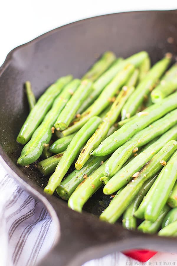 cooked green beans in pan